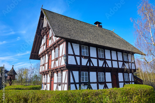 Schönes typisches Fachwerkhaus in Niedersachsen, Deutschland.