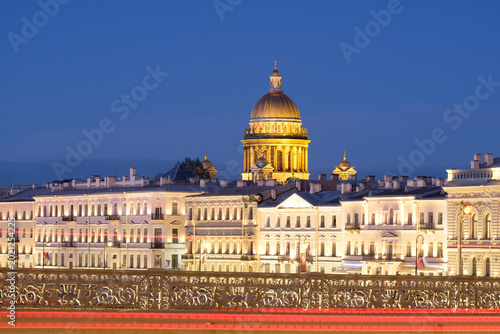 Photos Architectural night photography of Saint Petersburg with the iconic Isaakievsky