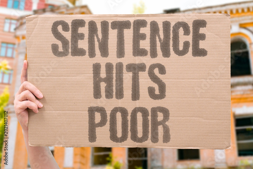 Cuadro en lienzo "Sentence Hits Poor" Harsher sentences are handed to those without financial means to mount a defense