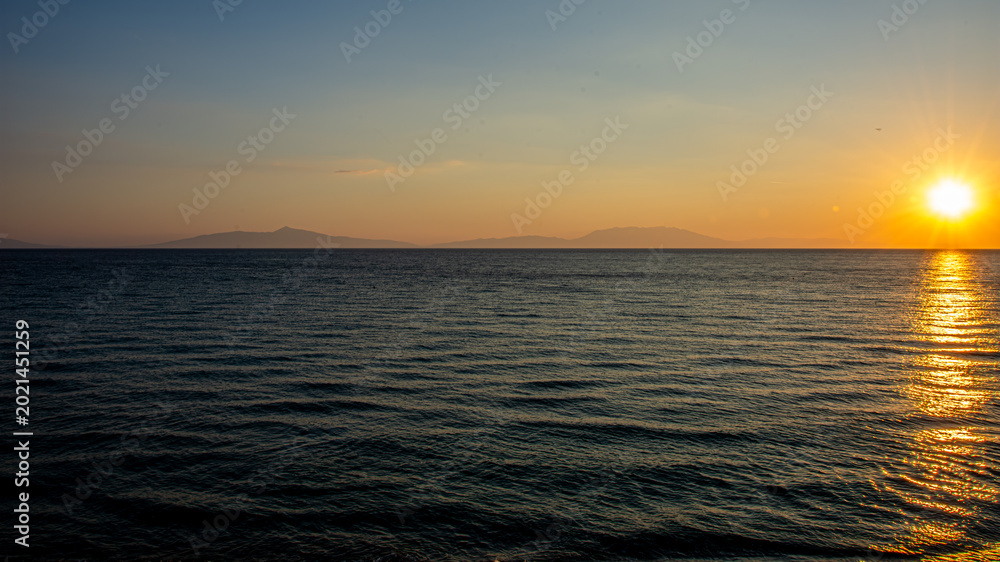 Fototapeta premium sunset over the sea