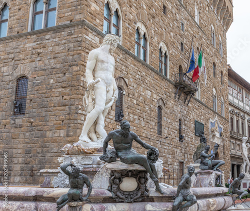 Tableau sur toile Das Bild zeigt den berühmten Neptunbrunnen (Fontana del Nettuno) in Florenz