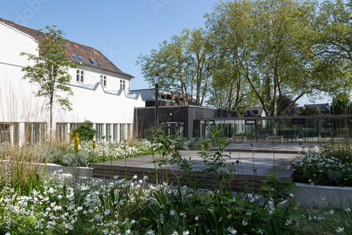 Öffentlicher,begrünter Innenhof des Kulturzentrums in der Innenstadt von Bottrop