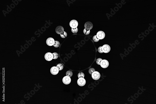 Lustre circulaire de la gare d’Helsinki en noir et blanc