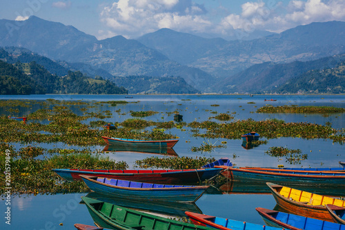 Fotografie Fhewa lake with boats and mountains around,  landscape in Pokhara Nepal