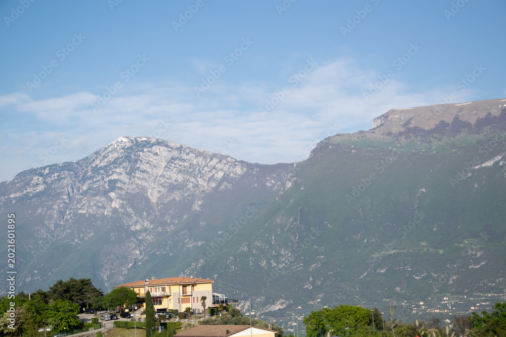 Obraz premium sea, cloud uns moutains, village, house
