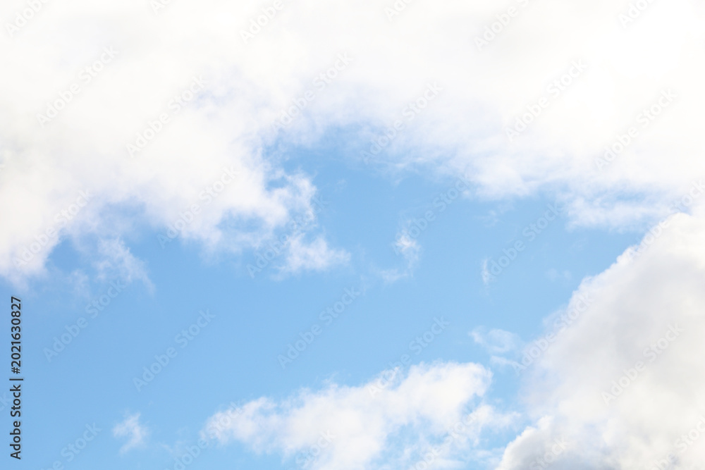 Obraz premium Blue sky background with white cloud