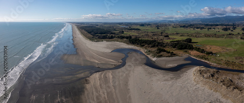 Obraz na plátně A panoramic aerial shot from Ōtaki Beach, on the Kapiti Coast of New Zealand, lo