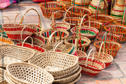 Typical Colombian baskets made using traditional basketry techniques, ideal for decoration, storage, and cultural expression.