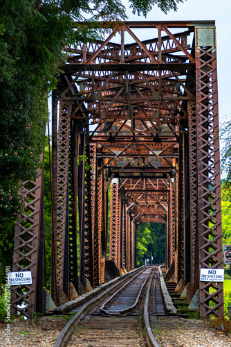 Fotografie old rusted railroad trestle bridge