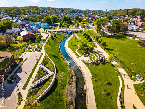 Cuadro en lienzo Aerial View of Bee Branch Creek Greenway