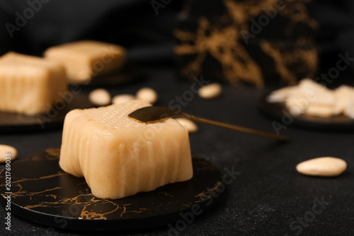 Stands with tasty marzipan ...
