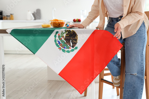 Young woman with Mexican fl...