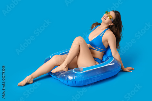 Young woman in sunglasses w...