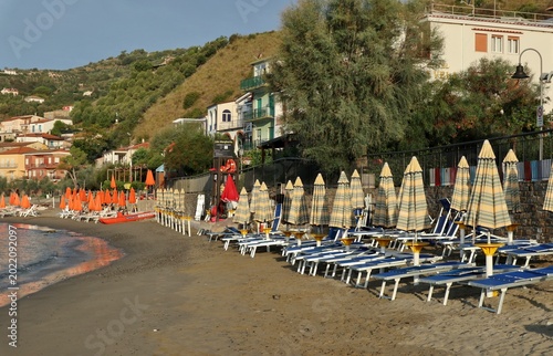 Pioppi - Lidi sulla spiaggia del lungomare all'alba