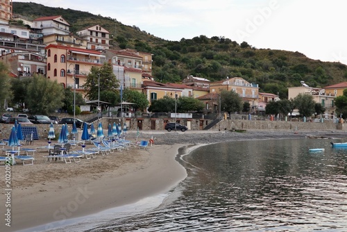 Pioppi - Spiaggia del lungomare dalla scogliera all'alba