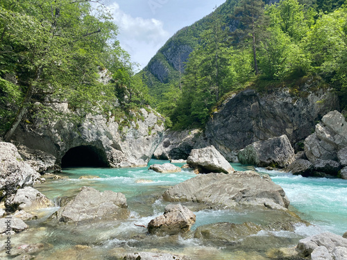 Fényképezés Landscape photograph of the Soča River in Slovenia, showing its characteristic turquoise water and alpine riverbed environment