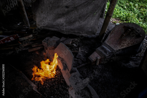Tableau sur toile Years from now, maybe blacksmithing will only remain in museums or in the pages of history