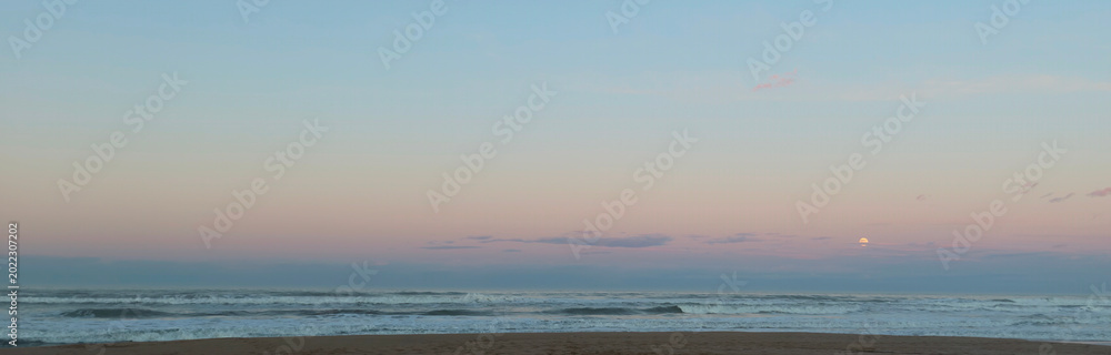 Obraz premium sunset over the sea