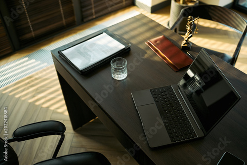 Obraz na plátně High angle view of lawyer desk displaying divorce documents, laptop, legal book, justice statue, symbolizing family law consultation and separation process