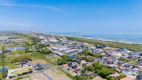 千葉県一宮町の海沿い住宅地と太平洋の風景 ドローン空撮
