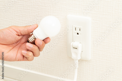 コンセントと電球