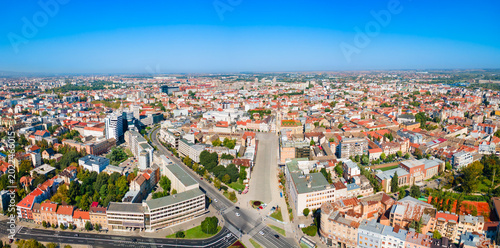 Cuadro en lienzo Name of Mary Church aerial view, Freedom Square in Novi Sad, Serbia