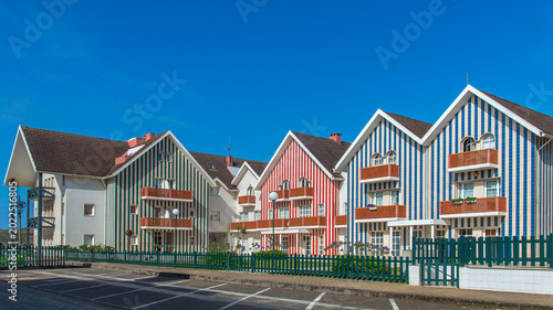 Maisons bariolées à Costa Nova, Gafanha da Encarnação, Aveiro, Portugal