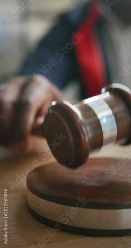 Judge hitting the gavel to finalize a decision