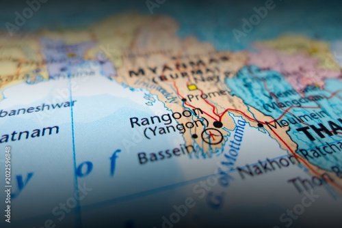 Tableau sur toile Map of Yangon with shadowed top and bottom
