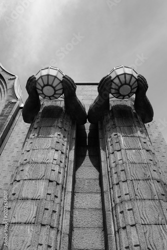 Tours monumentales d’architecture Art nouveau en Finlande en noir et blanc