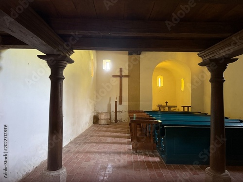 Foto Romanesque chapel of Manfa in rural Hungary