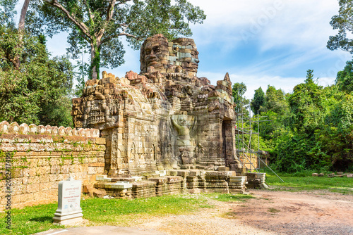 Angkor Thom victory gate entrance with Bayon faces