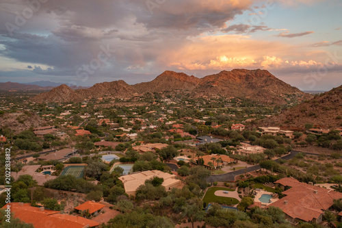 Konstfotografi Aerial view of houses in neighborhood in Paradise Valley, Arizona near Scottsdal