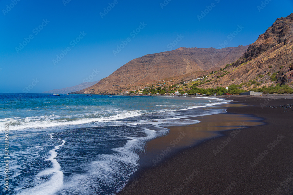 Obraz premium Black sand beach of Tarrafal de Monte Trigo - Santo Antão - Cape Verde.