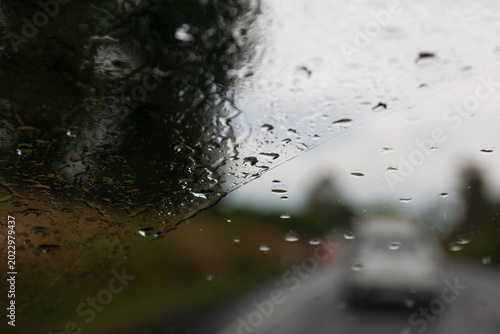 Obraz na plátně Car windscreen in the rain