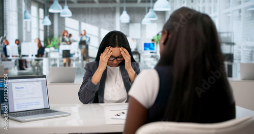 Canvas Print HR Manager Explains Hiring Mistakes During A Difficult Employee Disciplinary