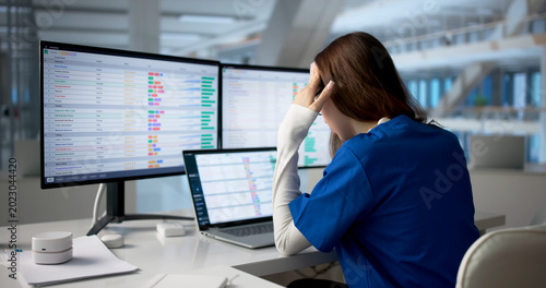 Quadro su tela Tired Nurse Monitors Patient Data
