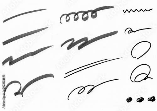 黒のマジックやサインペンで描かれた手書きのライン・落書き素材セット・アナログ感のある筆致のアンダーラインと波線