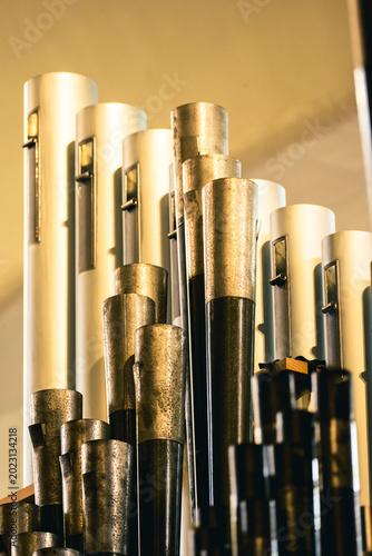 Foto Grand Casavant Opus 700 pipe organ from Boston Emmanuel Church displayed in Xiamen Gulangyu Pipe Organ Art Center, presenting classic elegant musical architectural art