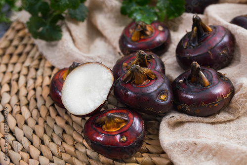 Obraz na płótnie Fresh Water Chestnuts on Rustic Woven Mat
