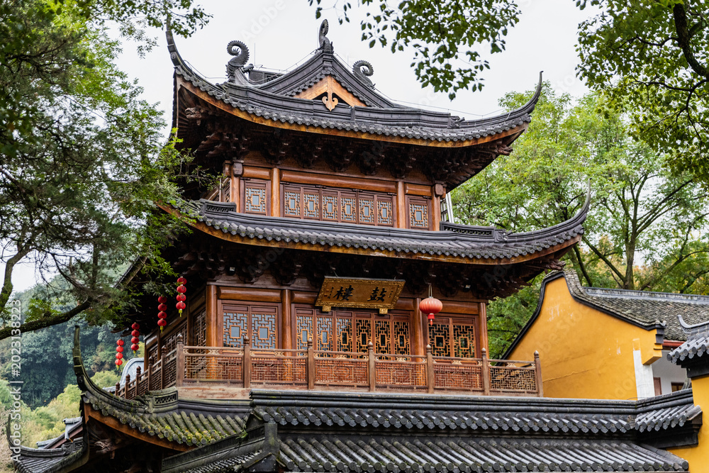 Fototapeta premium Traditional Chinese Pavilion at Fazheng Temple in Hangzhou
