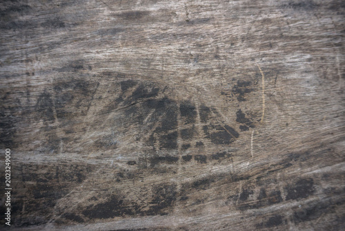 Foto close up of dark weathered wood texture with visible scratches and rustic grain