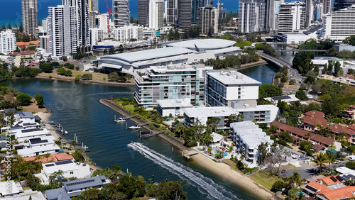 Foto Aerial View of Gold Coast Riverfront with Skyscrapers and Convention Center