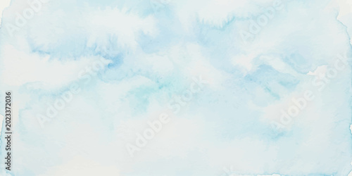 Fotografie A soft watercolor wash in delicate shades of sky blue and white creates a dreamy, ethereal background, evoking a sense of peace and tranquility