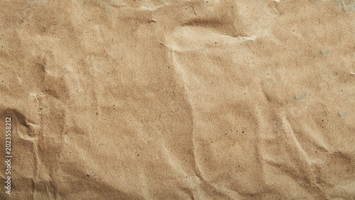 Foto View of a crumpled brown paper texture, ideal for various design projects, backgrounds, or crafts needing an organic and textured feel