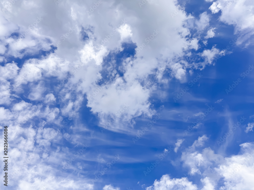 Fototapeta premium Bright blue sky with white fluffy clouds on a sunny day for weather background