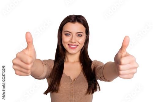 Fotografía Close up photo beautiful attractive she her lady pretty appearance raised thumb