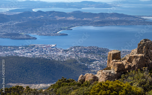 Foto Stunning view of the city of Hobart, its harbor from the summit of Mt
