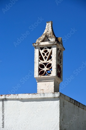 Una chimenea típica en Alte, Algarve, Portugal