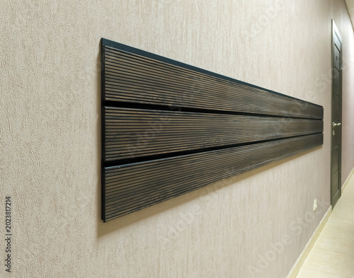 Using laminate planks as a decoration for hallway walls